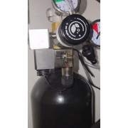 Редуктор с электромагнитным клапаном на 12 Вольт, регулятором тонкой настройки и счетчиком пузырьков