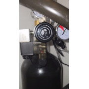 Редуктор с электромагнитным клапаном на 12 Вольт, регулятором тонкой настройки и счетчиком пузырьков